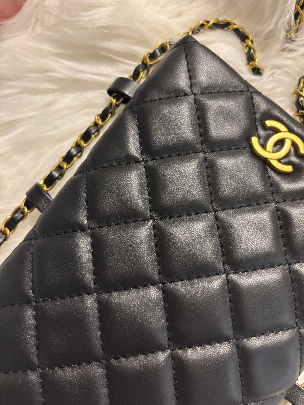 Chic Black Quilted Crossbody with Gold Chain Strap - Picture 7 of 8